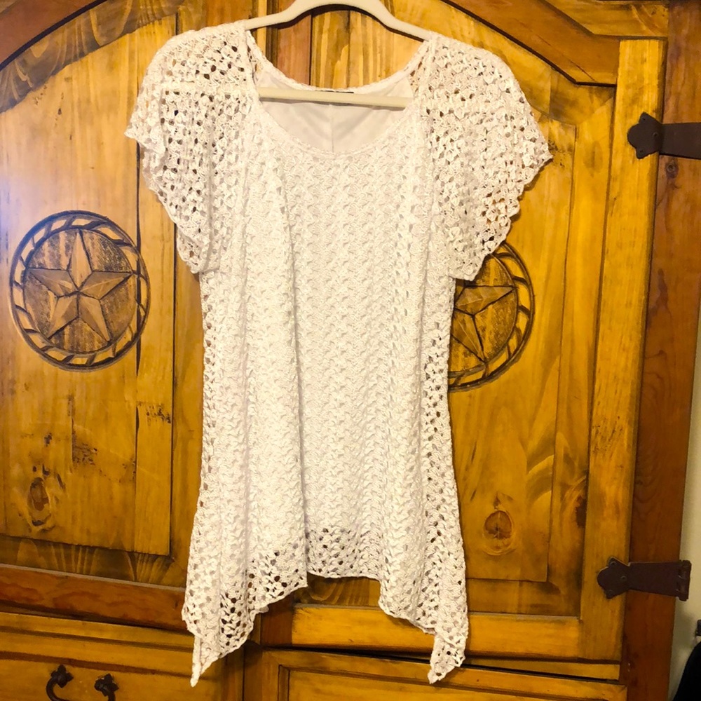 Brittany Black L white lace tunic. Geometric bottom hem.